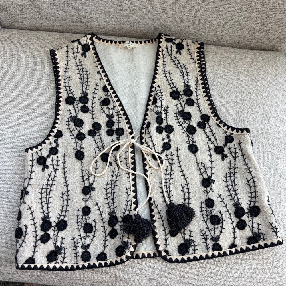 Entro Embroidered Floral Vest Small Tassel Tie Boho Cottage Grandma Chic Fall